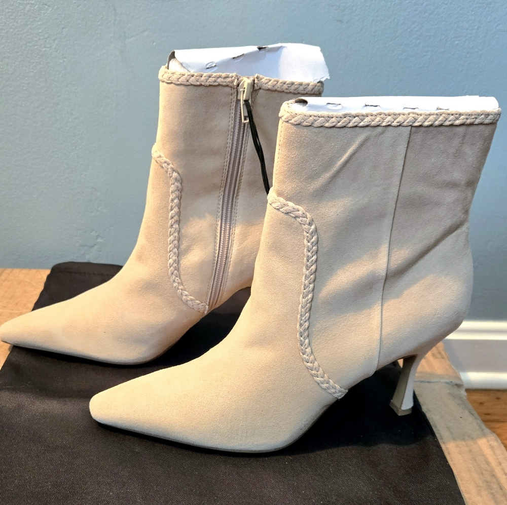 Express Cream Heeled Boots with Pointed Toe and Sculptural Heel